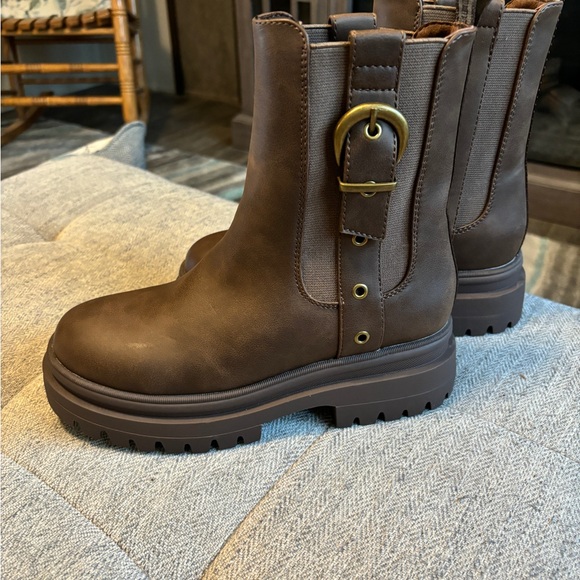 Rocket Dog Brown Heeled Boots - Picture 4 of 9